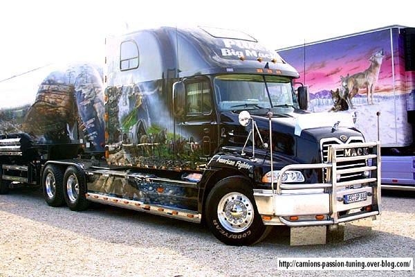 Truck americain Du tuning pour se semi remorque mais pas mal le style 